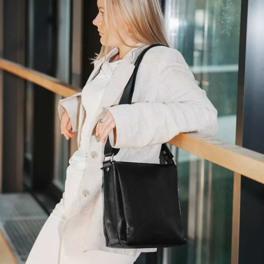 House 3060045-Black Crossover medium