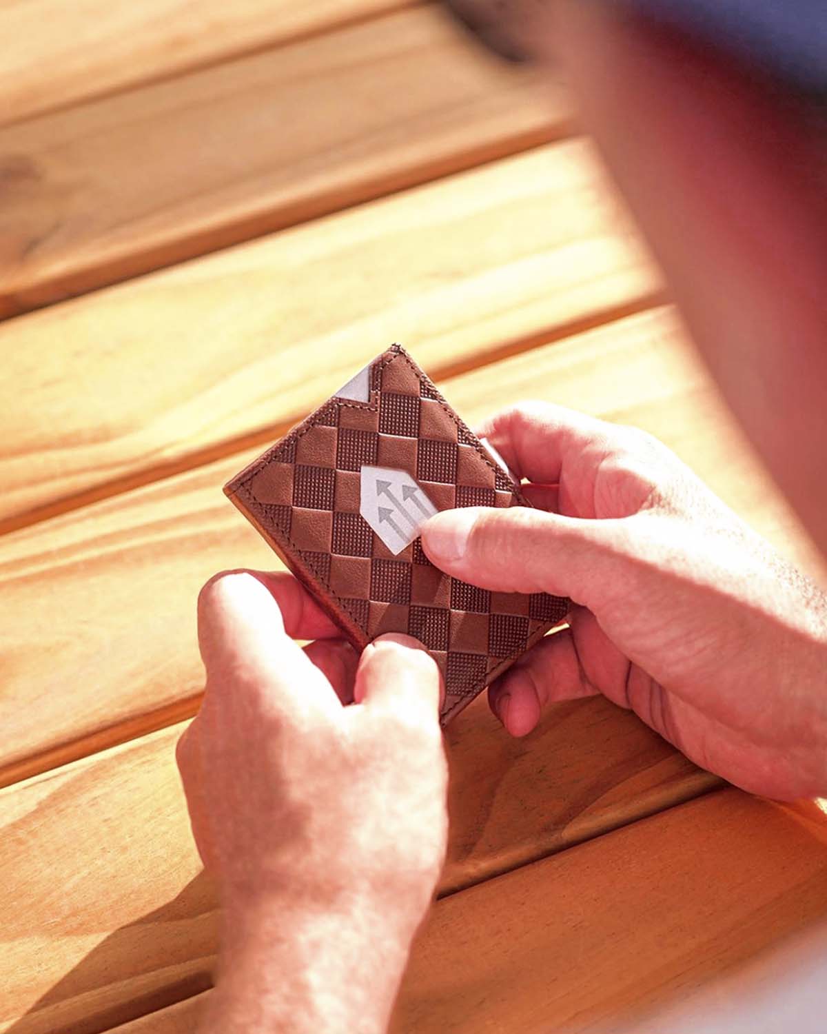 Exentri EX 024 Hazelnut Chess