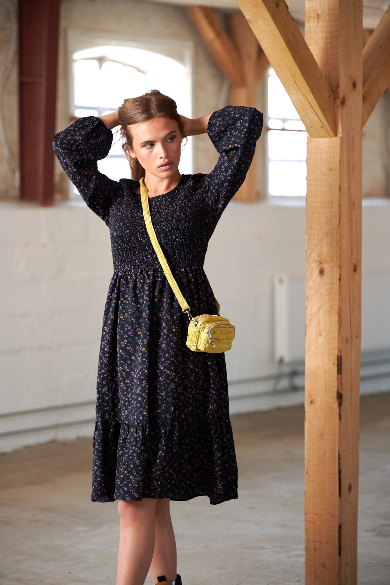 Noella Kate Square Stud Bag Yellow - bagsandluggage.no