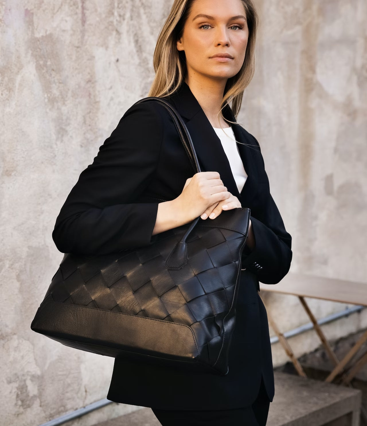 SADDLER Ystad Shoulder Bag Braided Black
