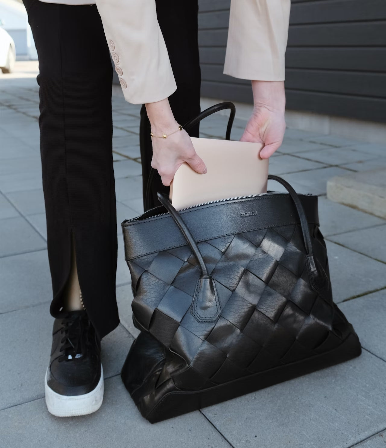 SADDLER Ystad Shoulder Bag Braided Black