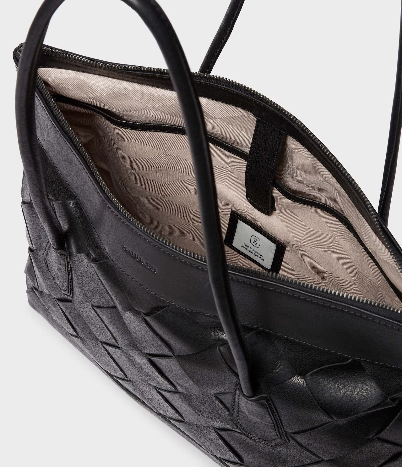 SADDLER Ystad Shoulder Bag Braided Black