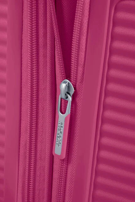 American Tourister Soundbox 55cm Exp Magenta Pink - bagsandluggage.no