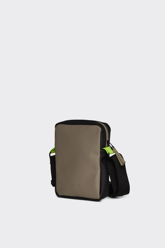 RAINS 13560 JET BAG BLACK-WOOD