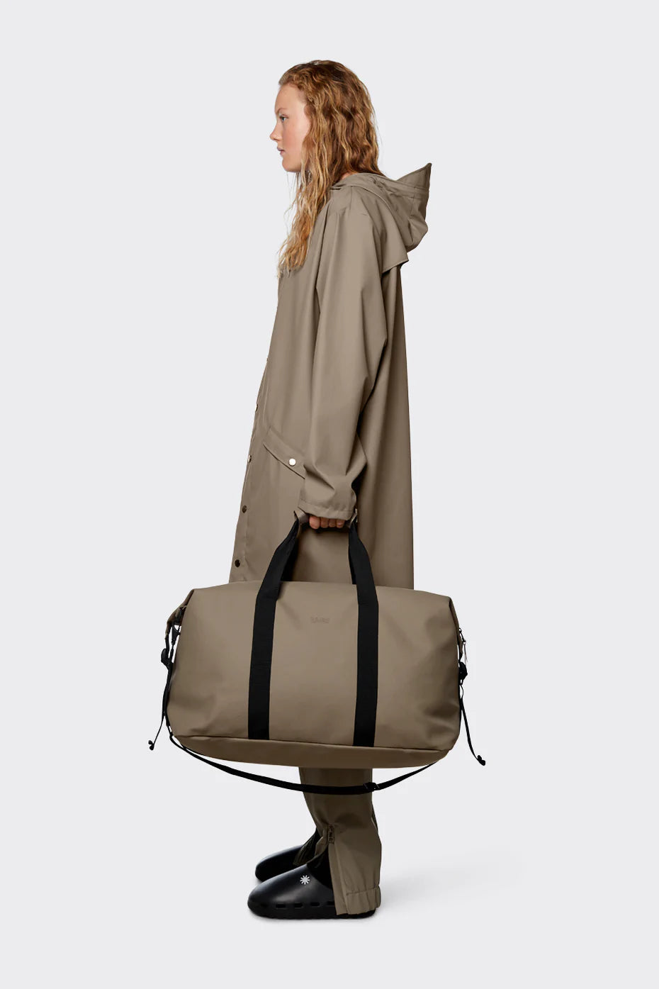 RAINS 13200 WEEKEND BAG TAUPE