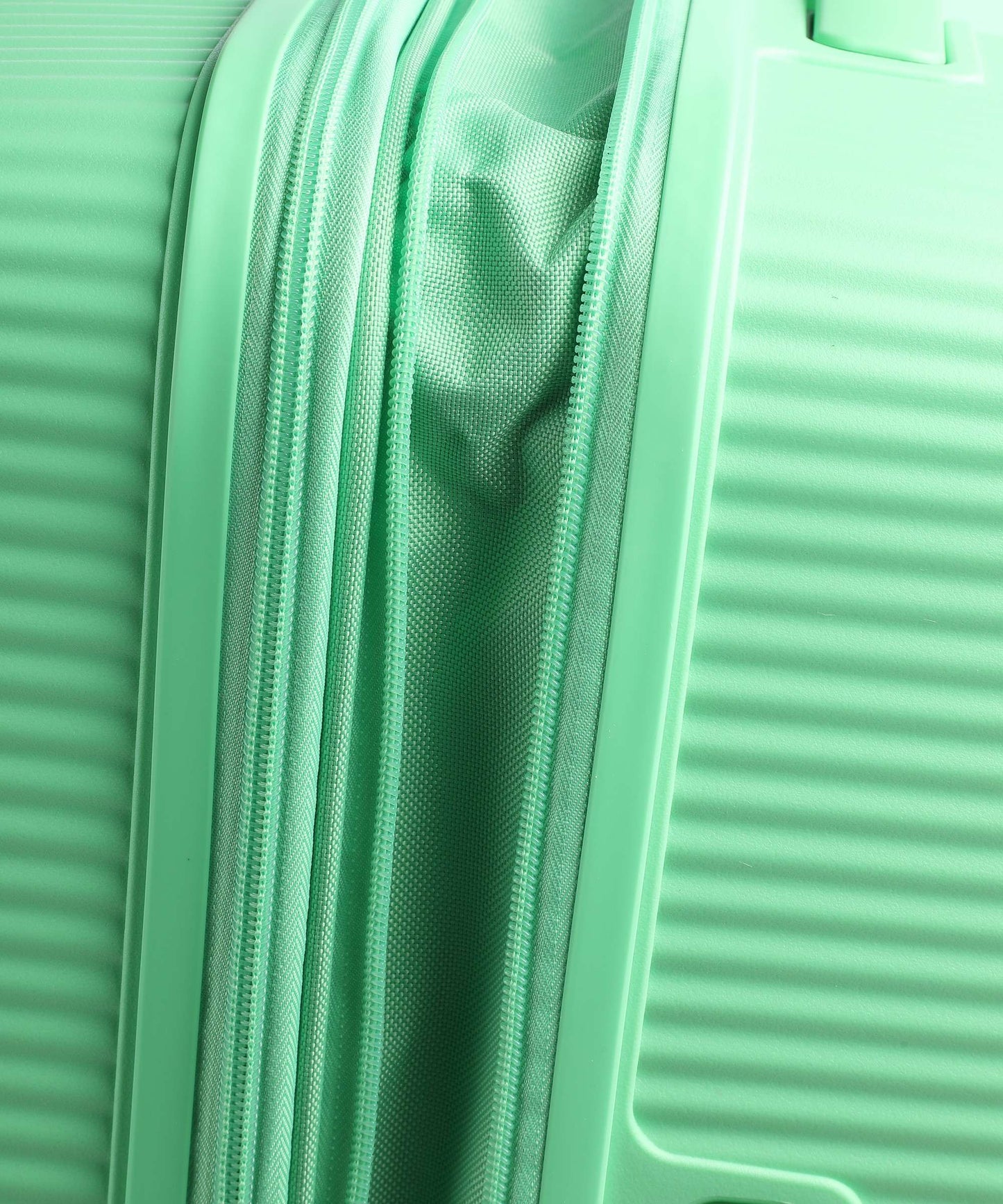 American Tourister Soundbox 77cm Exp Spring Green - bagsandluggage.no
