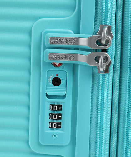 AMERICAN TOURISTER SOUNDBOX SPINNER 67/24 TSA EXP POOLSIDE BLUE - - bagsandluggage.no