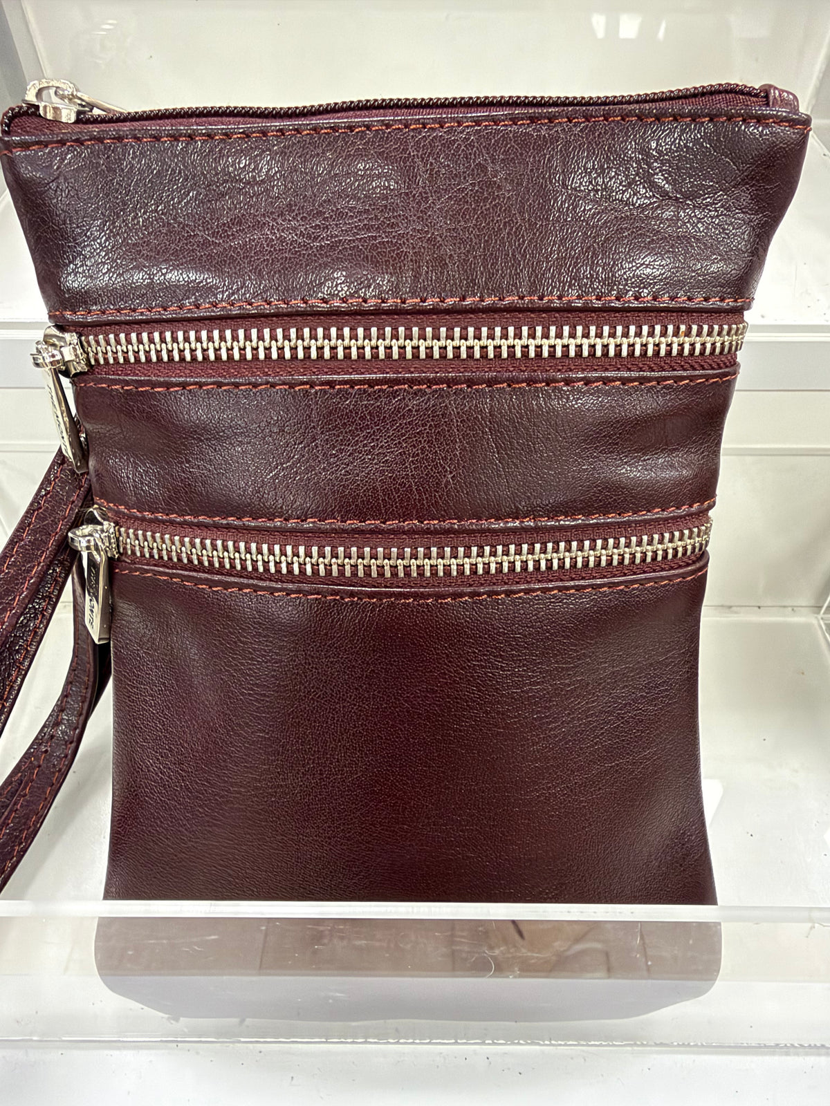 The Monte 6057135 liten crossover-veske i skinn, burgundy