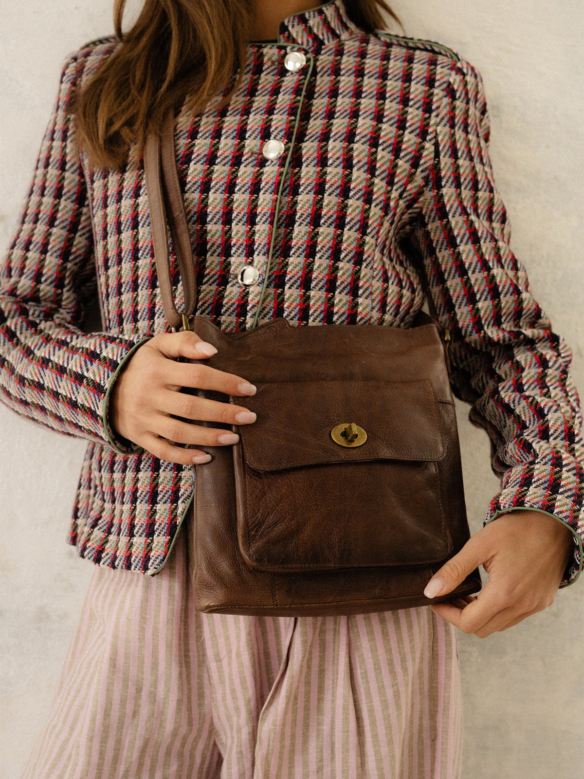 RE:DESIGNED Kay Urban crossover i skinn, Woodsmoke