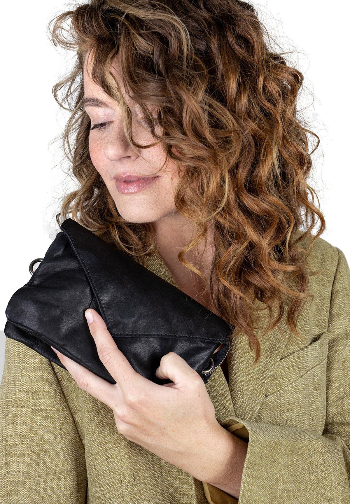 RE:DESIGNED Claire clutch i skinn, svart