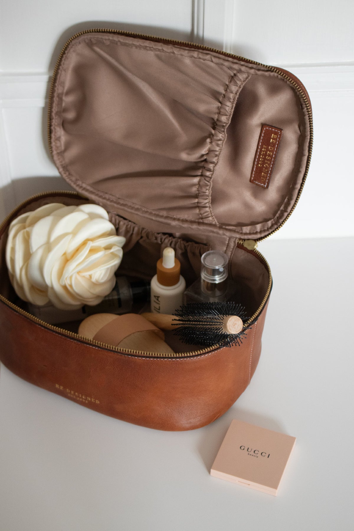 RE:DESIGNED Helga Big toalettmappe i skinn, Walnut