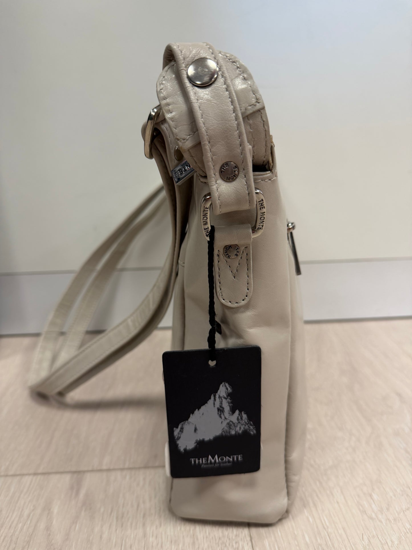 The Monte 6053144-Beige Crossover medium