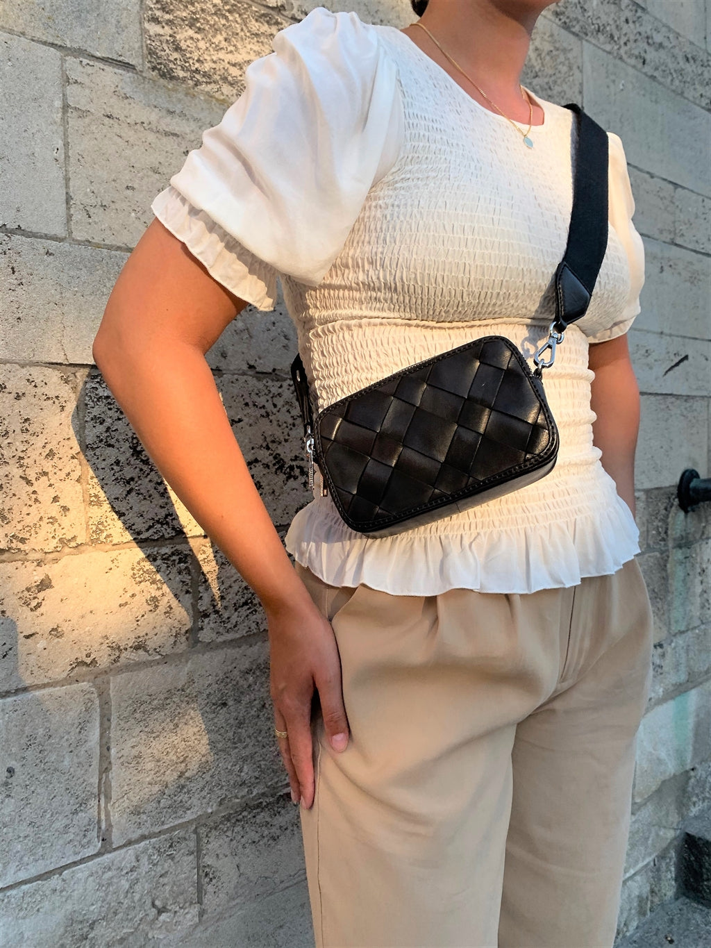 Markberg 5524ANT Ena Crossbody Bag Antique Black - bagsandluggage.no