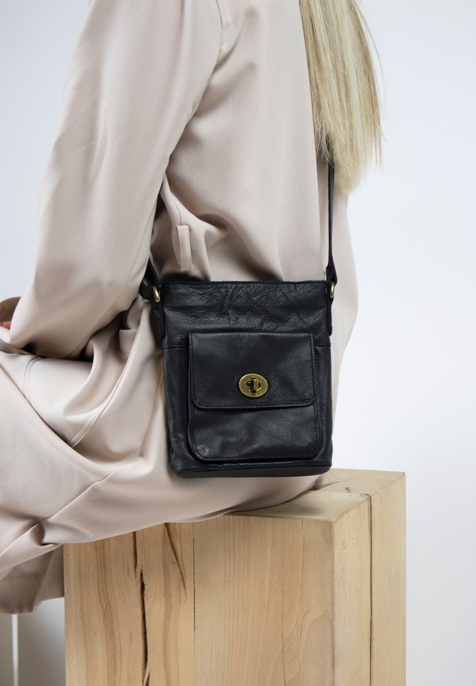 DIXIE Kay Small Urban Bag Black - bagsandluggage.no