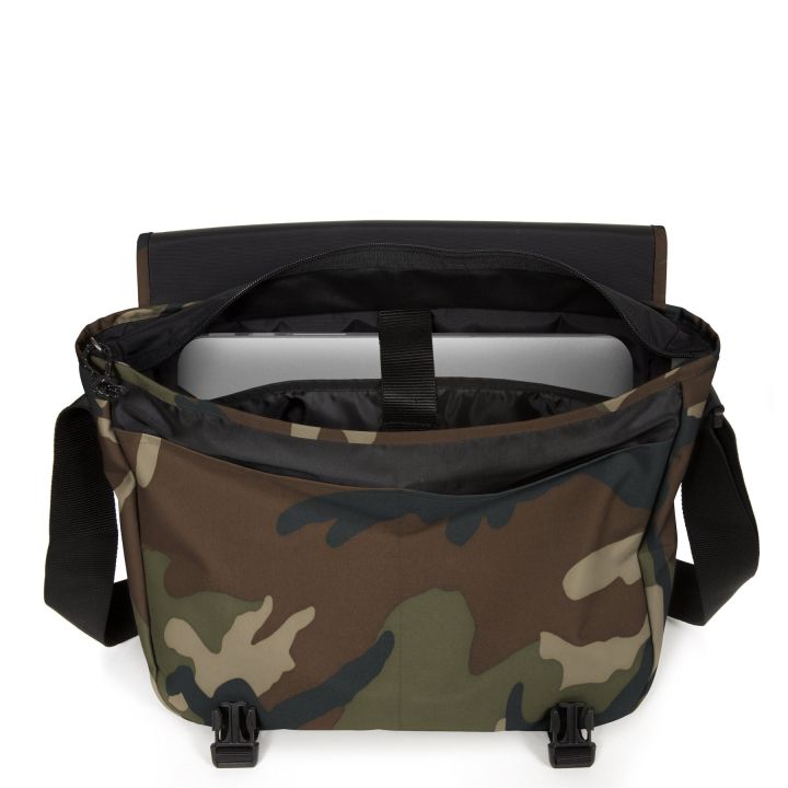 Eastpak EK26E181 DELEGATE + CAMO - bagsandluggage.no
