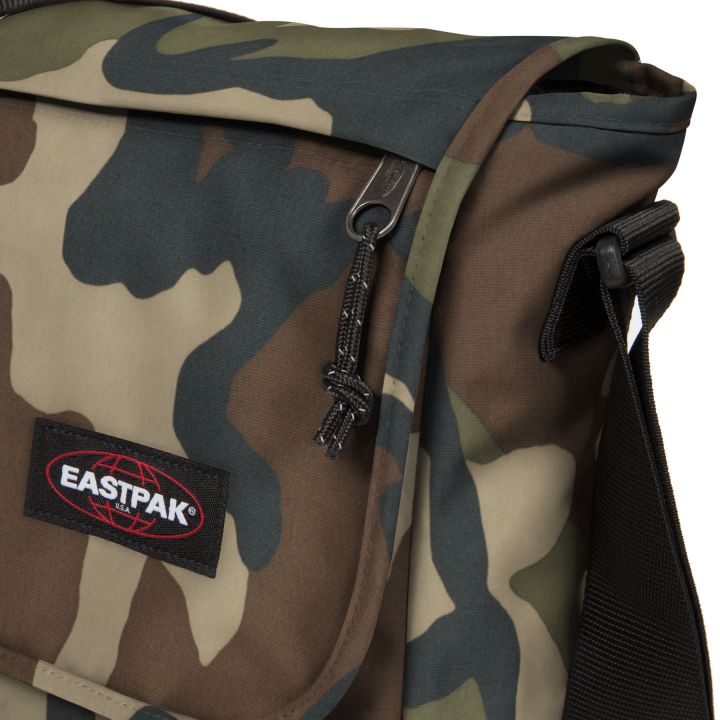 Eastpak EK26E181 DELEGATE + CAMO - bagsandluggage.no