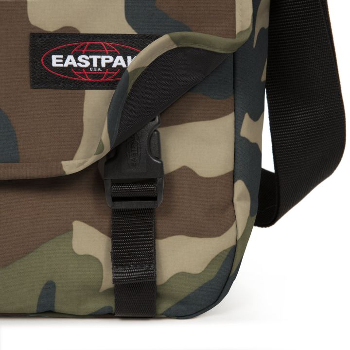 Eastpak EK26E181 DELEGATE + CAMO - bagsandluggage.no