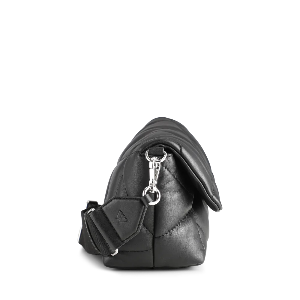 MARKBERG Mina MBG Crossbody Bag Trigon 5671STR Black w/Black - bagsandluggage.no