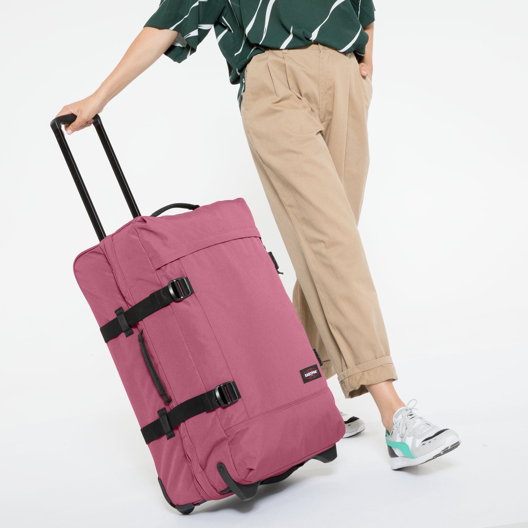 Eastpak EK62L81Z TRANVERZ M SALTY PINK - bagsandluggage.no