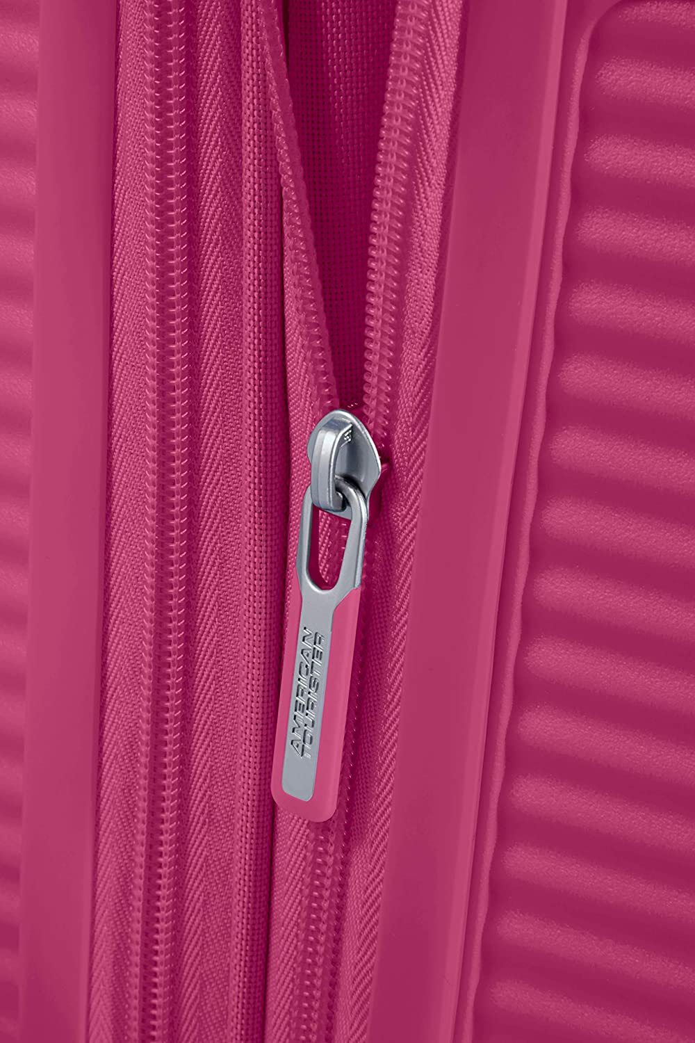 American Tourister Sound Box 67cm Exp Magenta Pink - bagsandluggage.no